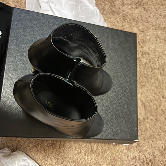 Authentic Chanel Black 17A Lambskin Leather Cc Pearl Short Ankle bootie 36.5 - Picture 6 of 11